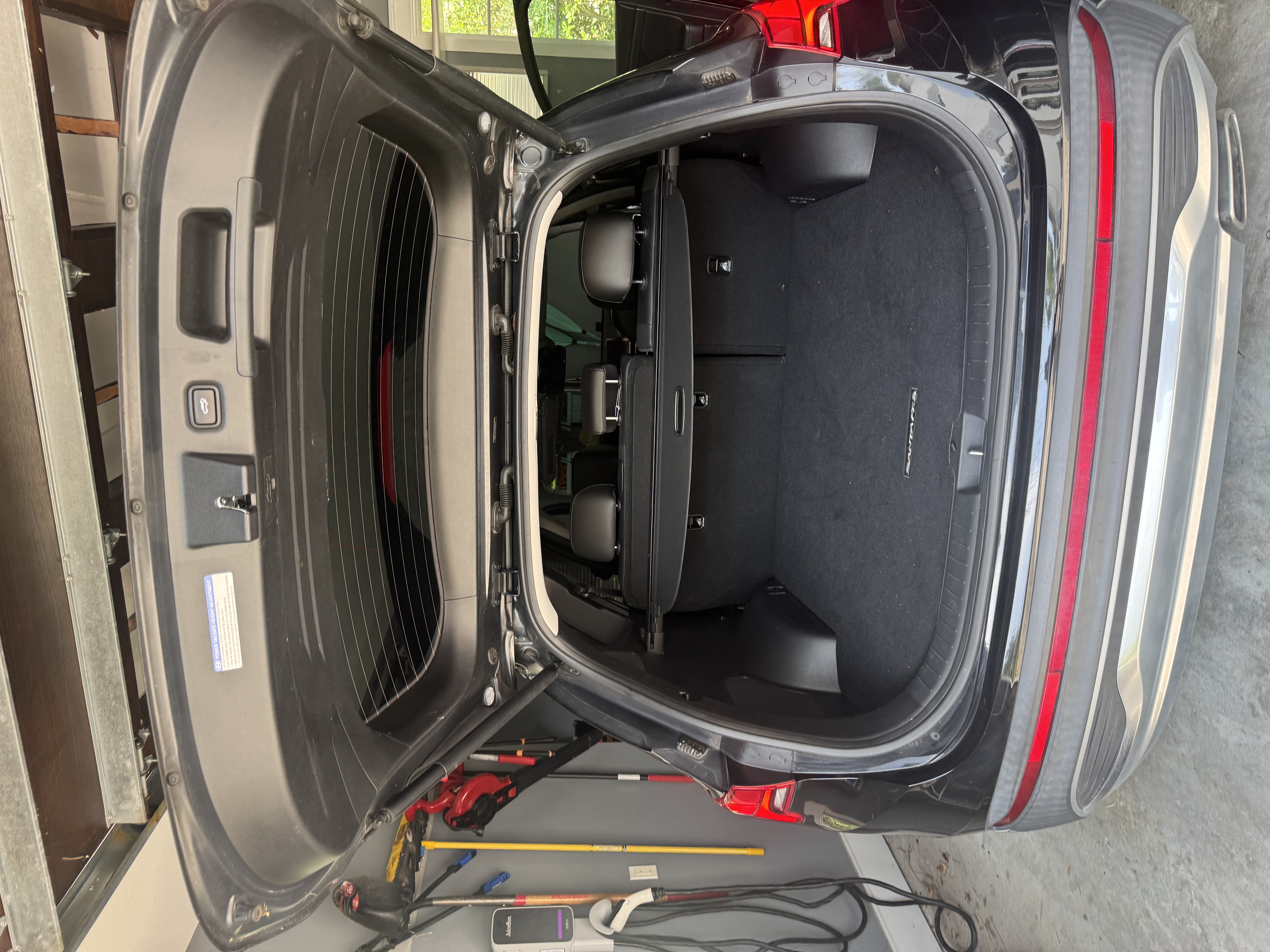 Used 2022 Hyundai Santa Fe SEL w/ Convenience + Premium Package FWD image 2