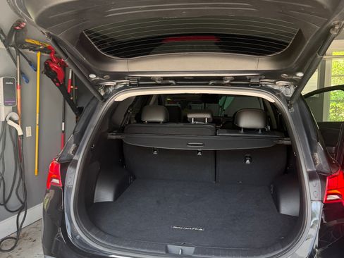 Used 2022 Hyundai Santa Fe SEL w/ Convenience + Premium Package FWD image 2