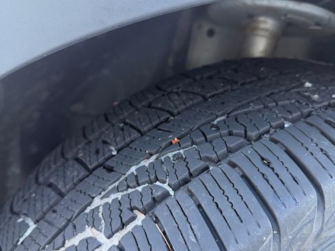 Used 2017 Ford Explorer XLT w/ Equipment Group 202A image 12