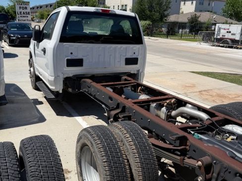Used 2021 Ford F350 XL w/ Power Equipment Group image 8