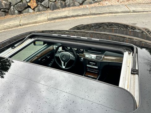 Used 2014 Mercedes-Benz E 350 4MATIC Sedan image 9