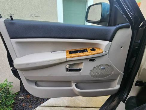 Used 2008 Jeep Grand Cherokee Limited w/ Trailer Tow Group IV image 13