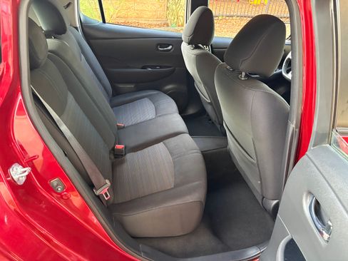 Used 2018 Nissan Leaf SV w/ SV Technology Package image 18