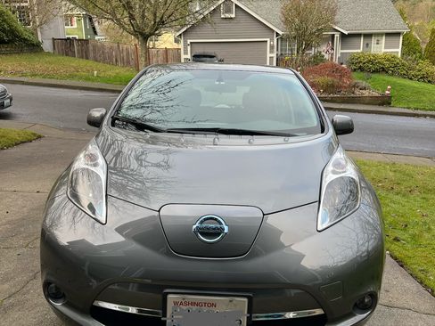 Used 2017 Nissan Leaf S w/ Charge Package image 2