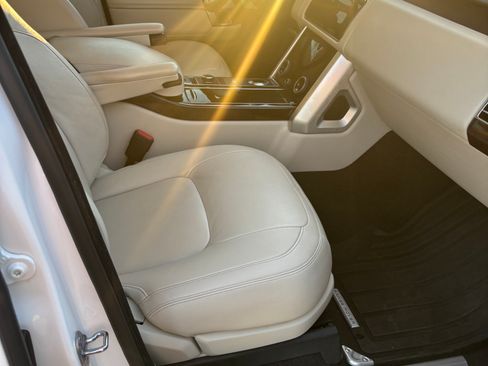 Used 2021 Land Rover Range Rover image 10