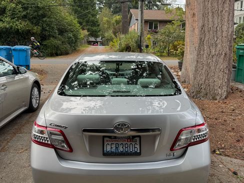 Used 2010 Toyota Camry Hybrid image 16
