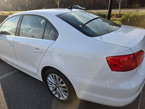 Used 2013 Volkswagen Jetta SEL image 2