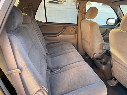 Used 2005 Toyota Sequoia SR5 w/ Convenience Pkg image 15