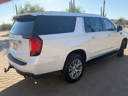 Used 2023 GMC Yukon XL Denali AWD/4WD image 4