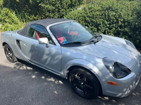 Used 2000 Toyota MR2 image 1