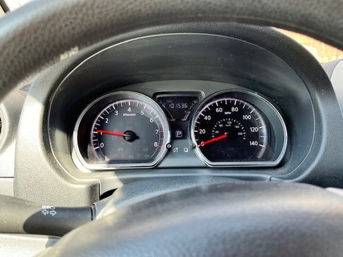 Used 2015 Nissan Versa SV image 6