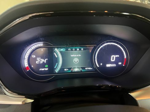 Used 2022 Kia Niro EX w/ Cold Weather Package FWD image 10