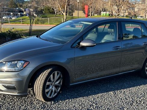 Used 2019 Volkswagen Golf SE w/ Driver Assistance Package image 2