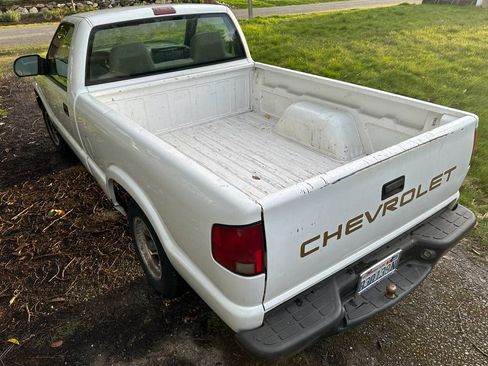 Used 2002 Chevrolet S10 Pickup 2WD Regular Cab image 5