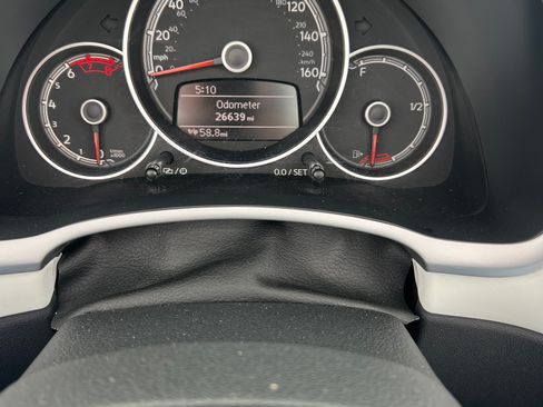 Used 2018 Volkswagen Beetle 2.0T SE FWD image 17