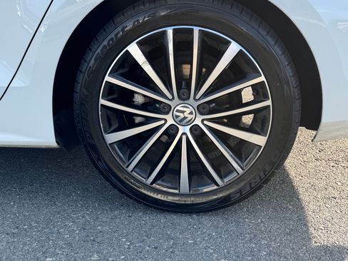 Used 2016 Volkswagen Jetta Sport w/ Lighting Package image 11