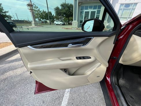 Used 2018 Cadillac XT5 FWD image 9