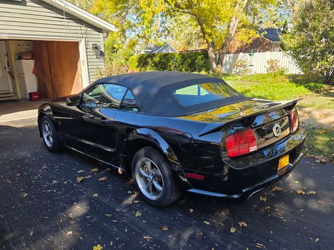 Used 2005 Ford Mustang GT image 5