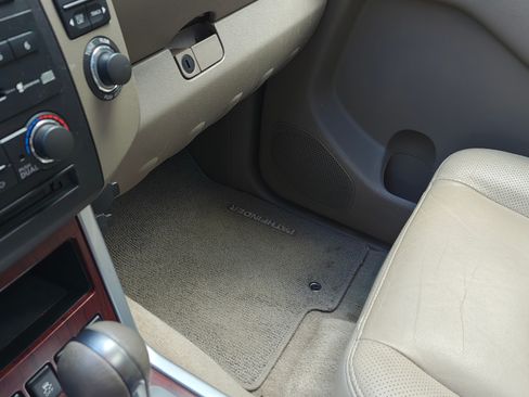 Used 2012 Nissan Pathfinder LE image 27