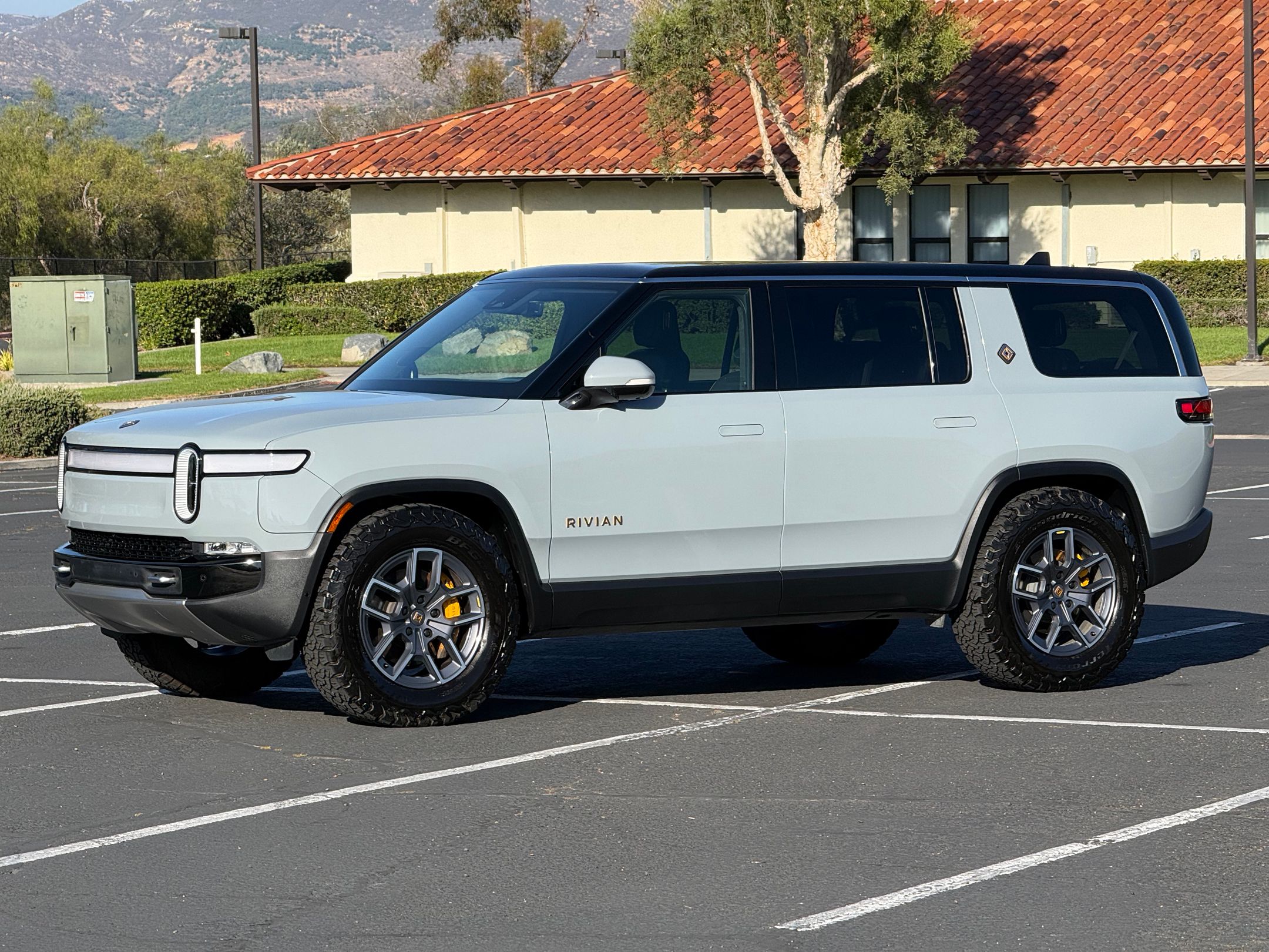 Used 2023 Rivian R1S Adventure Quad AWD/4WD image 10
