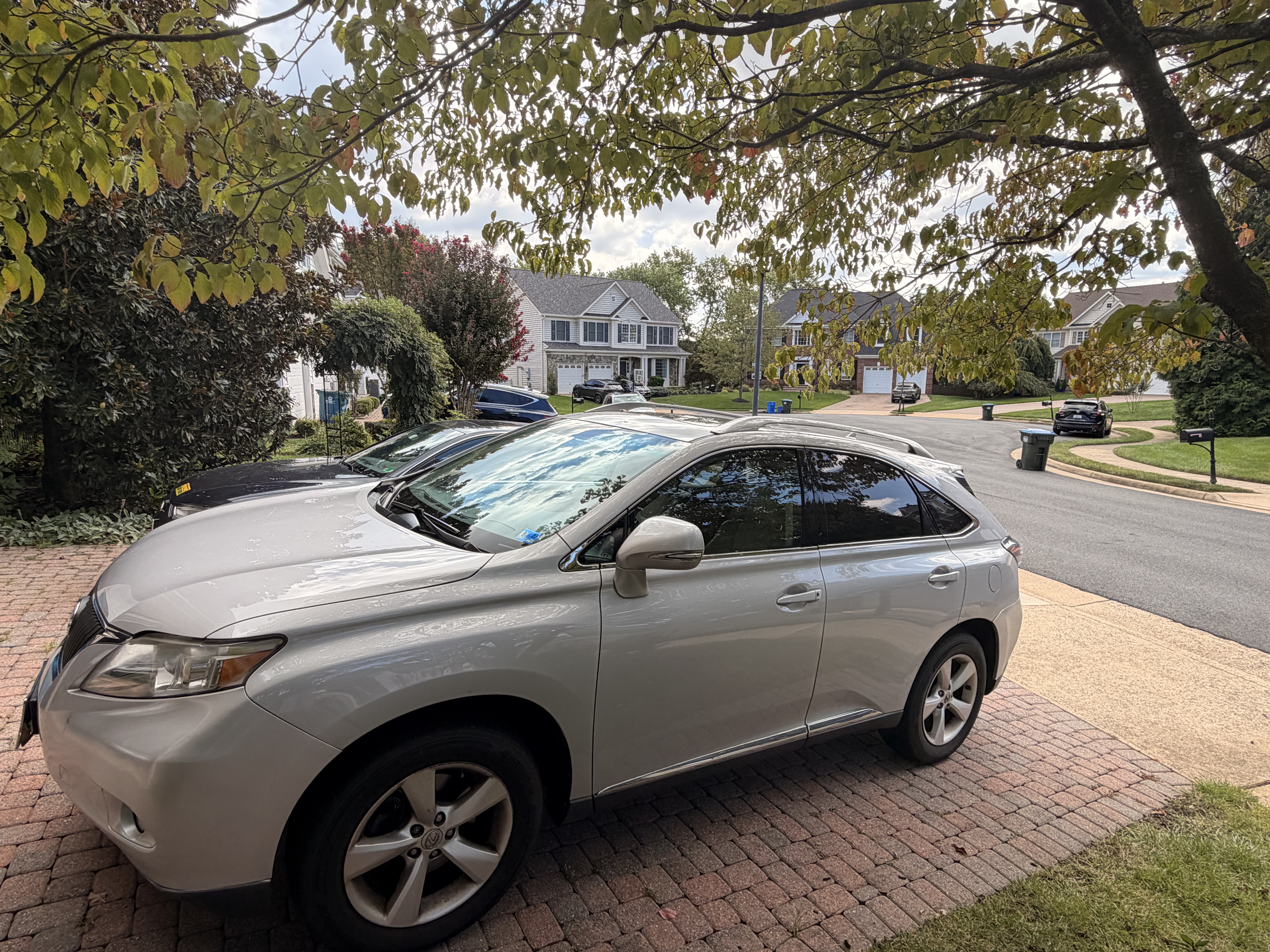 Used 2010 Lexus RX 350 2WD w/ Premium Pkg image 2