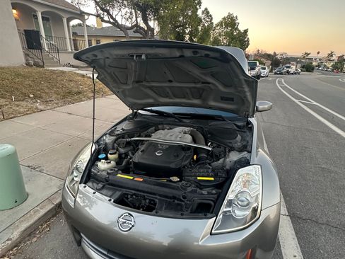 Used 2006 Nissan 350Z Touring w/ (N93) Cargo Convenience Pkg image 17