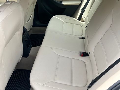 Used 2011 Volkswagen Jetta SE image 5