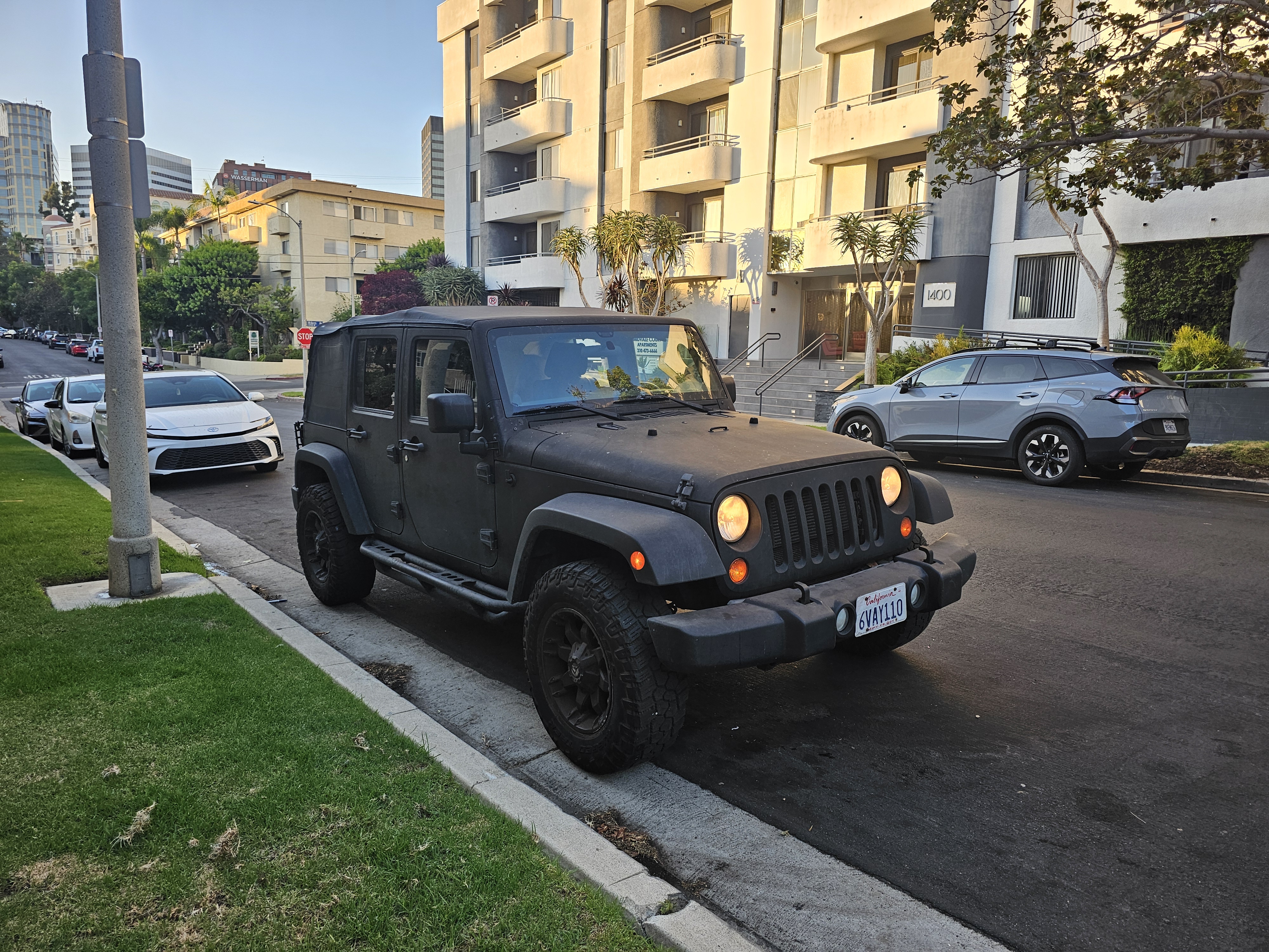 Used 2012 Jeep Wrangler Unlimited Sport AWD/4WD image 2