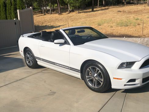 Used 2014 Ford Mustang Premium w/ Comfort Package image 4