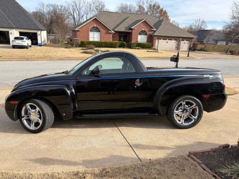 Used 2006 Chevrolet SSR w/ Preferred Equipment Group image 10