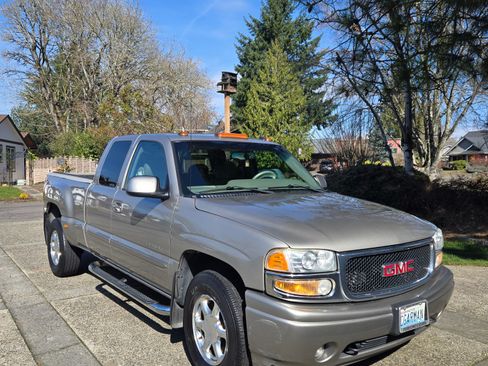 Used 2002 GMC Sierra 1500 Denali image 4