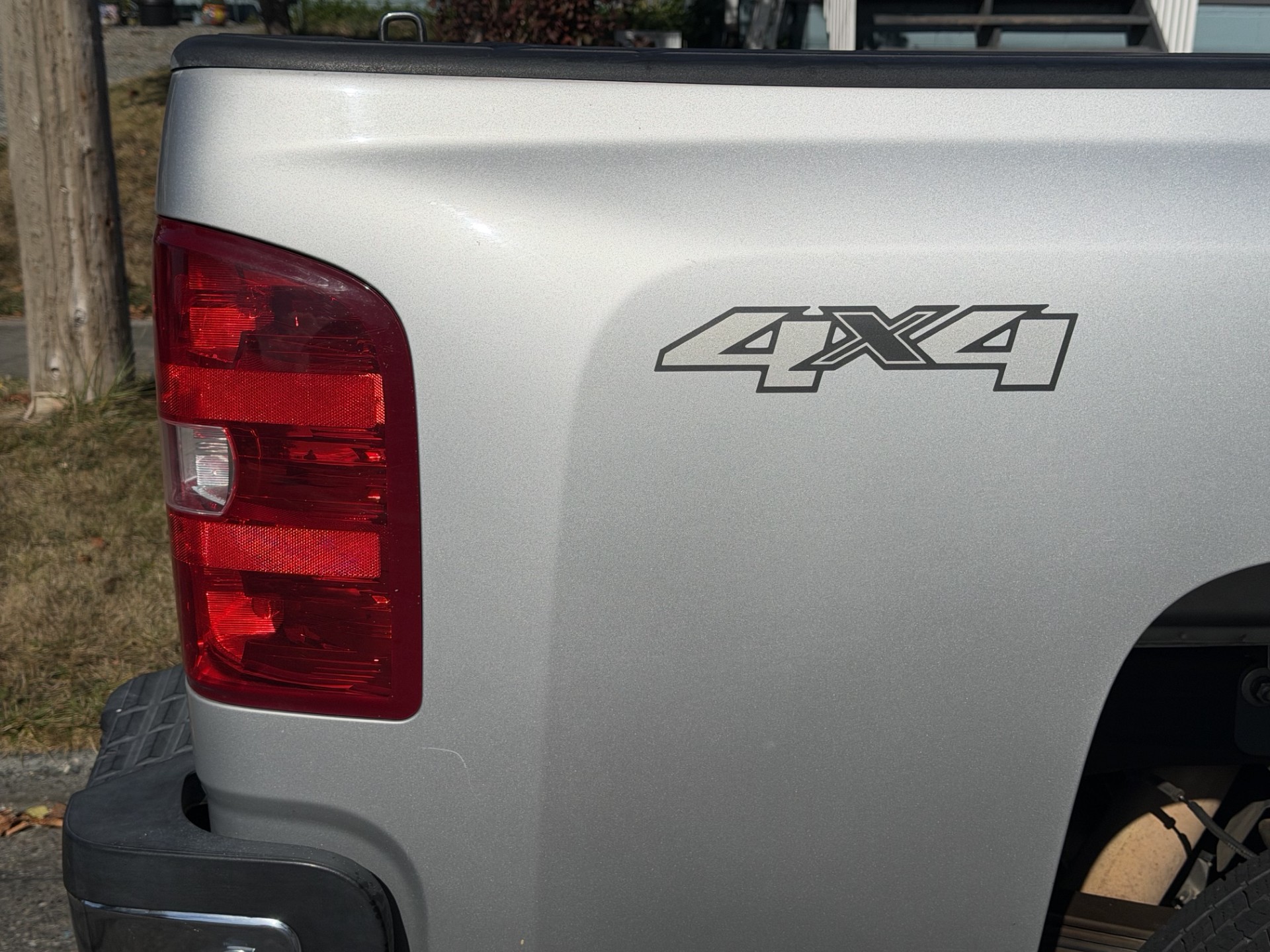 Used 2011 Chevrolet Silverado 2500 LT w/ Interior Plus Package AWD/4WD image 12