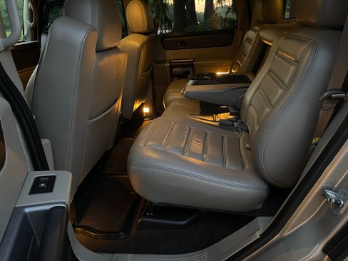 Used 2003 HUMMER H2 w/ Preferred Equipment Group AWD/4WD image 13