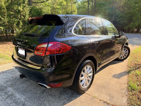 Used 2012 Porsche Cayenne AWD/4WD image 16