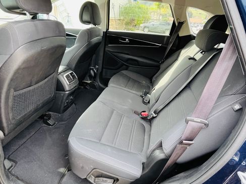 Used 2016 Kia Sorento LX image 8