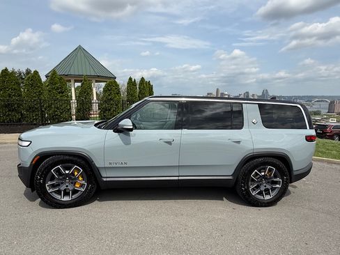 Used 2023 Rivian R1S Adventure image 2