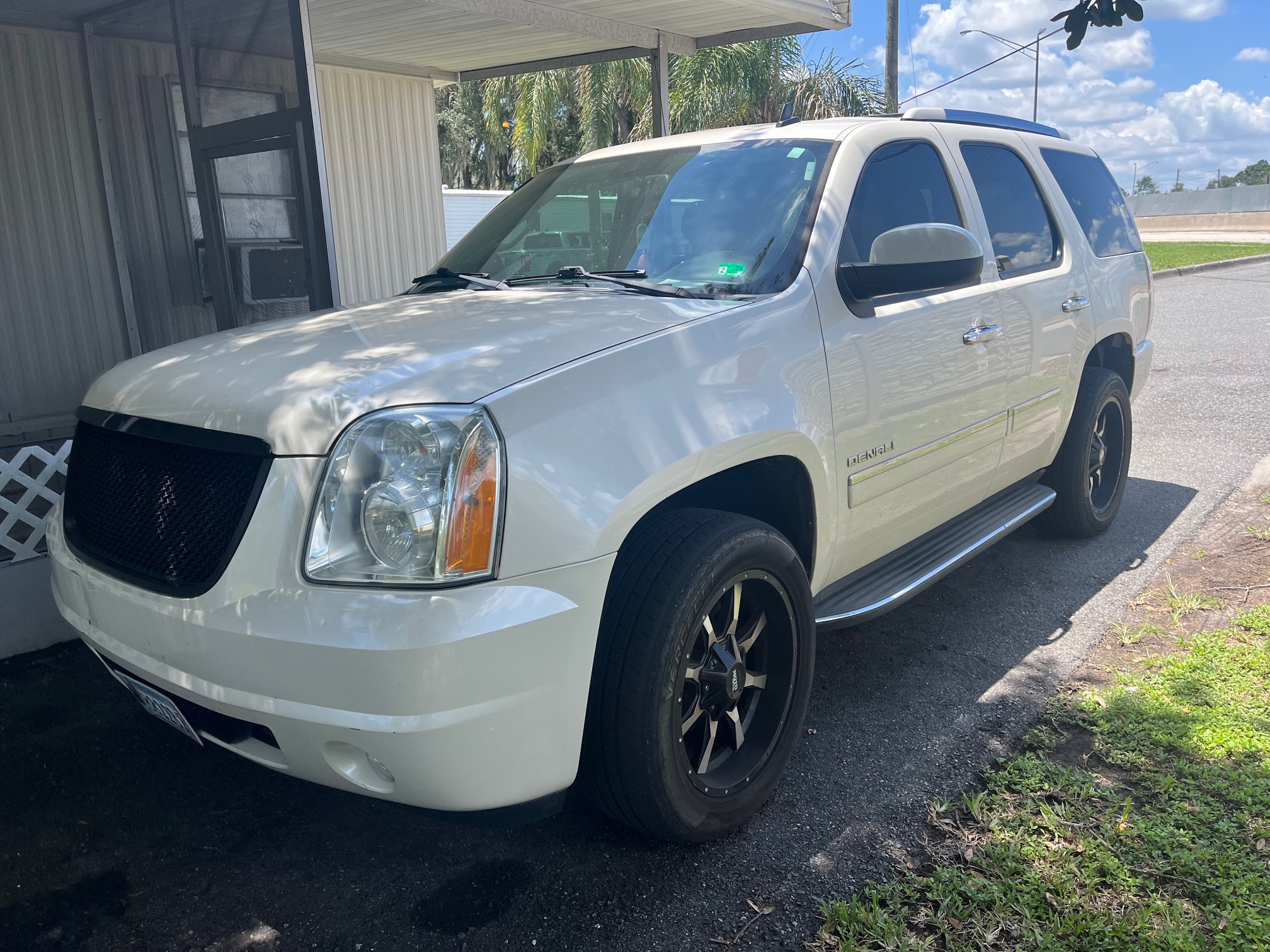 Used 2014 GMC Yukon Denali AWD/4WD image 1