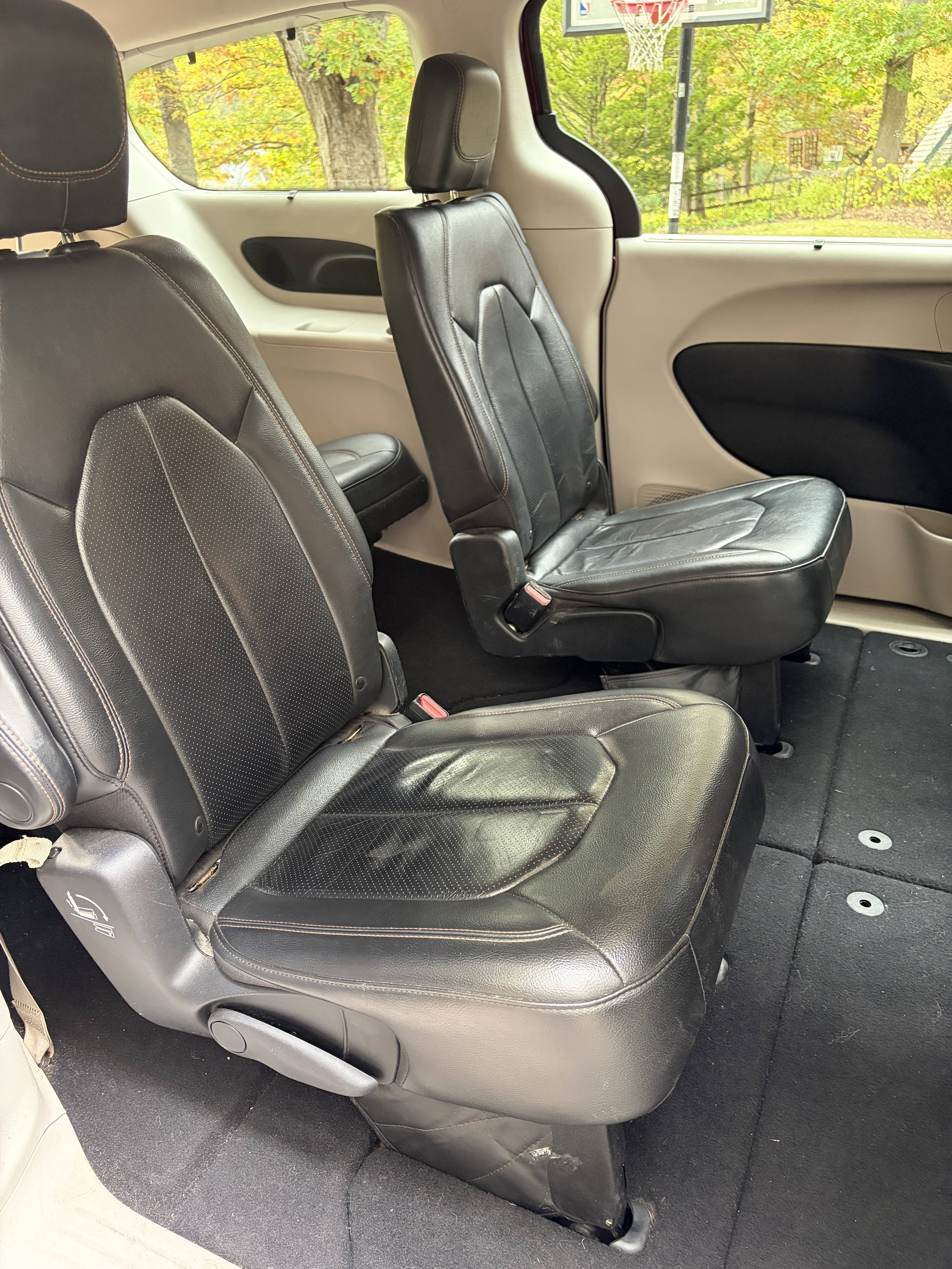 Used 2017 Chrysler Pacifica Touring-L Plus FWD image 13