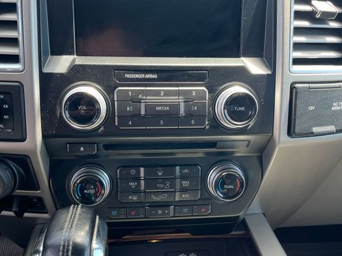 Used 2016 Ford F150 Lariat w/ Equipment Group 502A Luxury AWD/4WD image 5