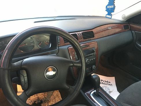Used 2009 Chevrolet Impala LT FWD image 17