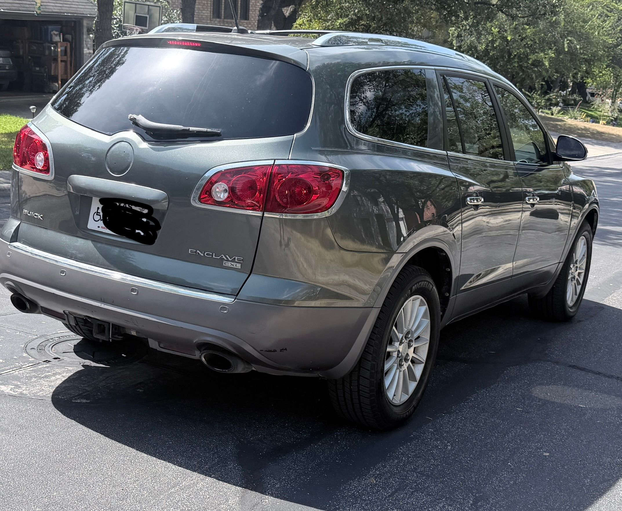 Used 2011 Buick Enclave CXL FWD image 21