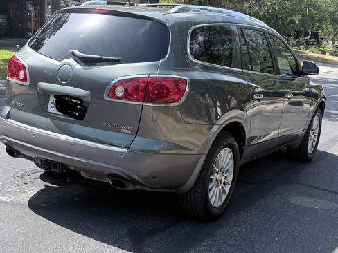 Used 2011 Buick Enclave CXL FWD image 21