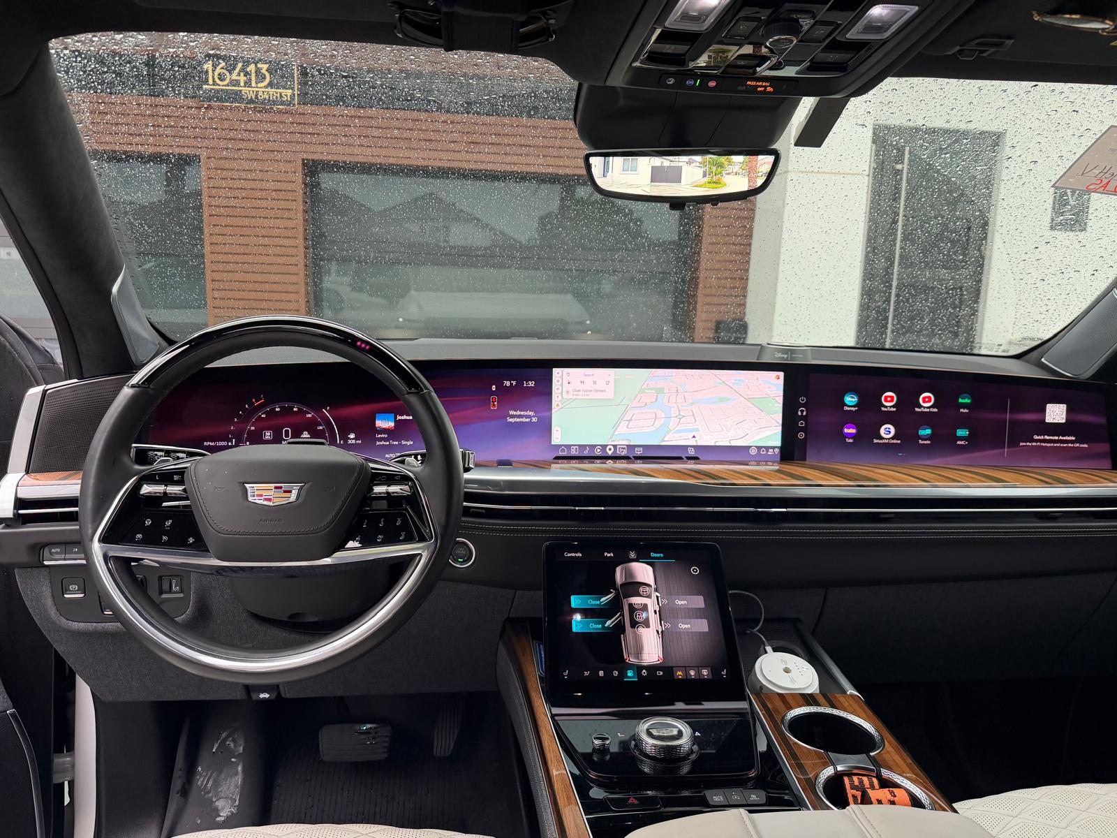 Used 2025 Cadillac Escalade ESV Sport Platinum AWD/4WD image 8