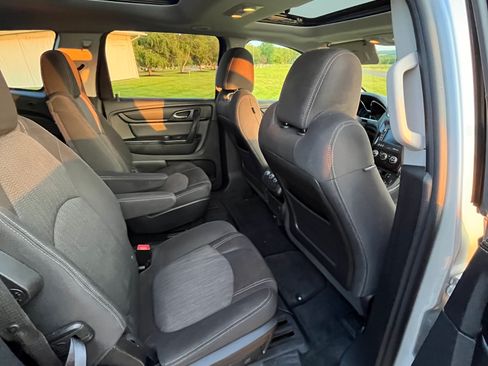 Used 2016 Chevrolet Traverse LT w/ Style and Technology Package image 8