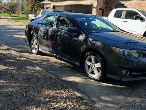 Used 2012 Toyota Camry SE image 2