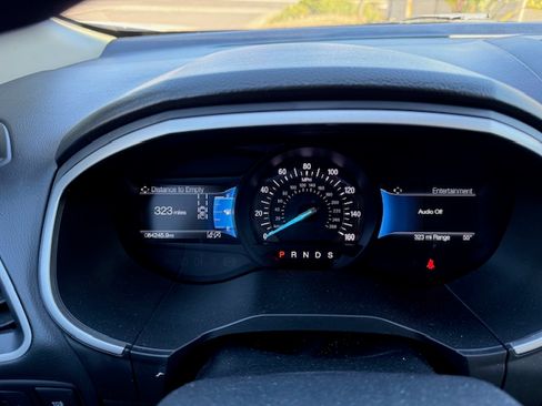 Used 2021 Ford Edge SE w/ Cargo Accessory Package image 10