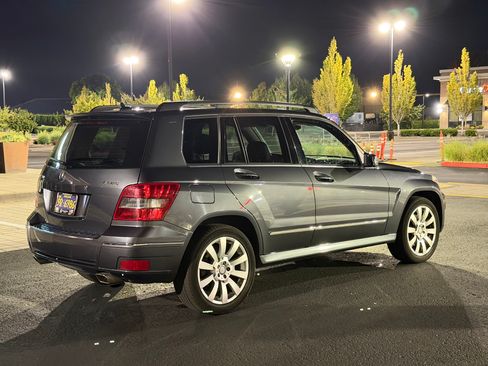 Used 2011 Mercedes-Benz GLK 350 4MATIC image 1
