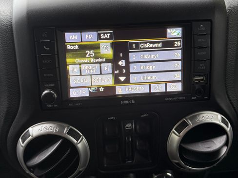 Used 2017 Jeep Wrangler Unlimited Rubicon w/ Dual Top Group image 9