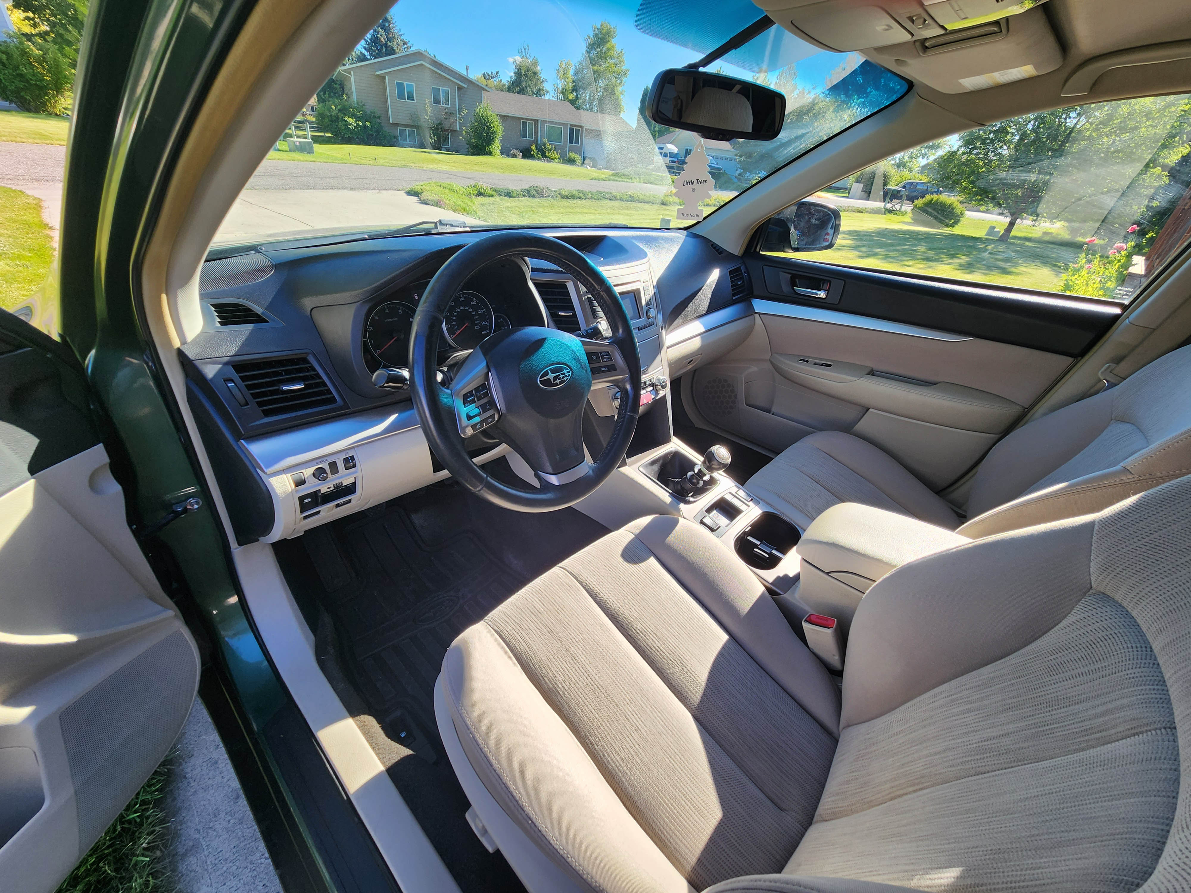Used 2014 Subaru Outback 2.5i Premium AWD/4WD image 5