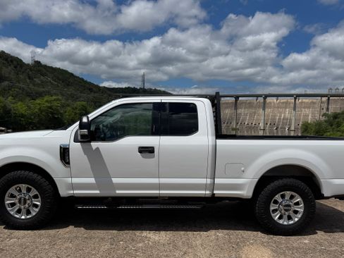 Used 2020 Ford F250 XLT w/ XLT Value Package RWD image 2